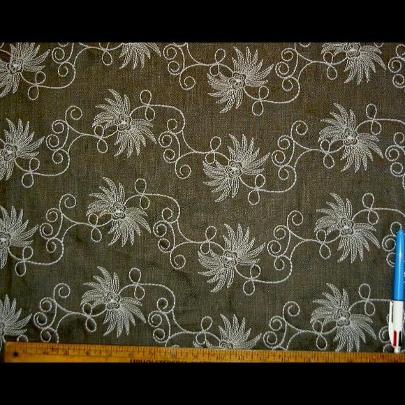 4 Yards Casablanca Embroidered Floral Linen Color Silver Gray Fabric - Picture 4 of 7
